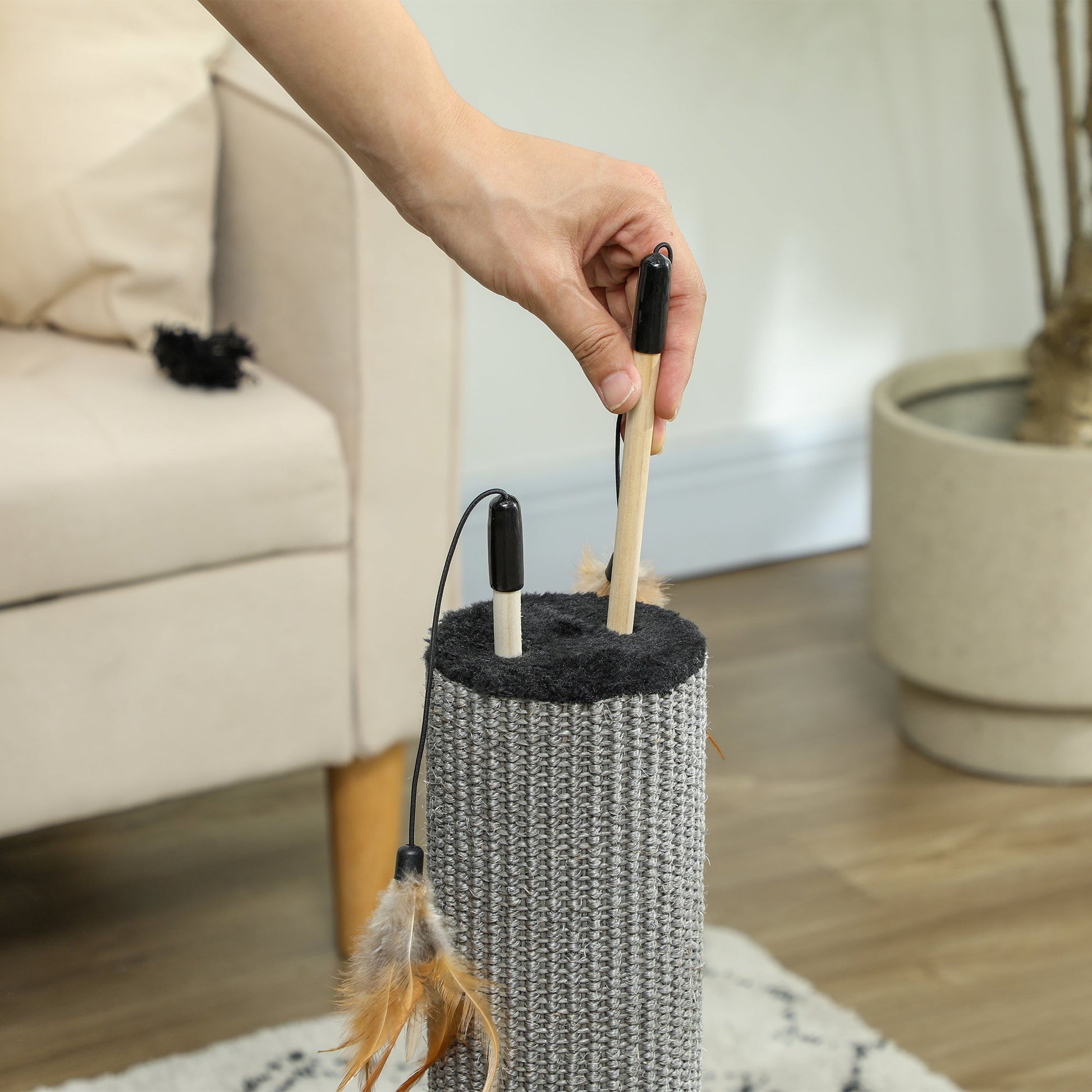 2 in 1 Cat Scratching Post, 78cm Tall Cat Scratch Post with 3 Toy Feathers, Cat Scratcher Post for Indoor Cats and Kittens, Black